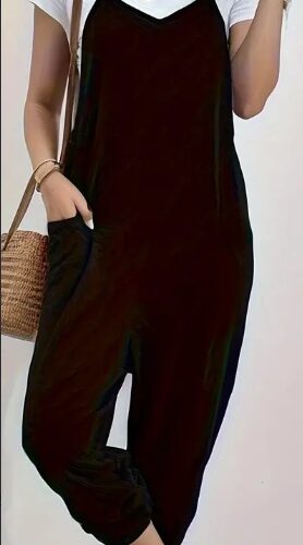 Mono con bolsillos de parche lisos, diseño versátil con cuello en V